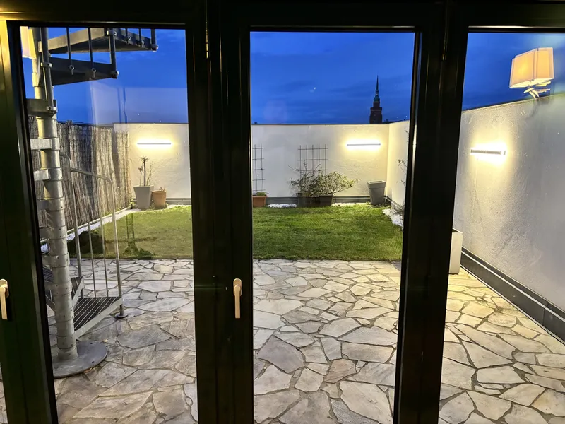 Befristet! Penthouse mit Wintergarten, Garten und Dachterrasse! — photo 1